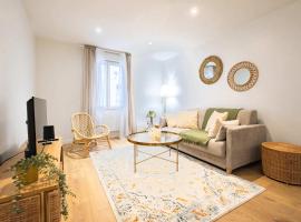 Duplex Terrasse - Proche de Paris 6 pers, self catering accommodation in Saint-Denis