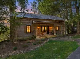 Cabin Unbound - Historic Lakefront Comfort cabin