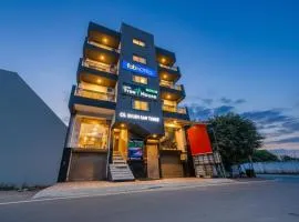 FabHotel Tree House - Nr Yashobhoomi Convention Centre