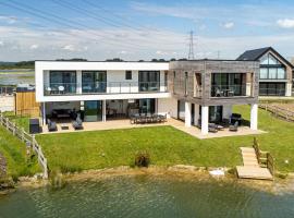 The Lake House Silverlake Dorset SV37.、Warmwellのホテル