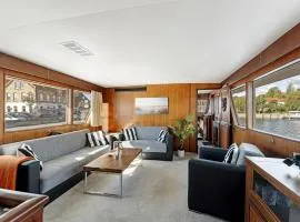 Klassische Motoryacht Ocean Motion