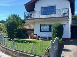 Eifel Urlaub mit Hunden Ferienhaus Schwalbennest Schalkenmehren