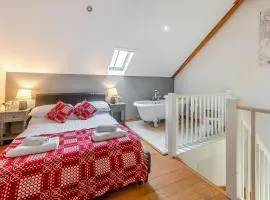 Adventurers Abode - Uk48387