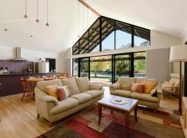 Purple Shore Spacious Family Stay Near Busselton Jetty, hotel v destinaci Busselton