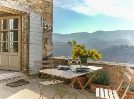 Hilltop House With Luberon Views In Ménerbes