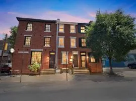 Incredible 2BR Rittenhouse Row