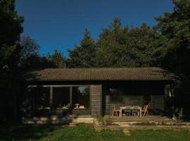 Original Design In 70S Cottage Near Liseleje, hotel in Liseleje