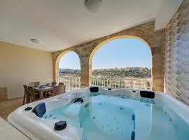 Oakville, Valley Views, Private Heated Jacuzzi by Haven & Keys Malta