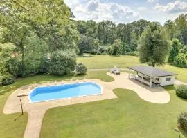 Home on Sprawling Estate, 6 Mi to Dtwn Spartanburg
