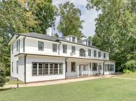 Home on Sprawling Estate, 6 Mi to Dtwn Spartanburg