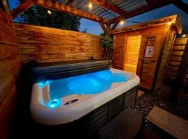 Wellness bungalow with jacuzzi &sauna&private garden near Amsterdam