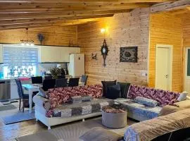 Memcaj's wooden 3BR Apt steps from sea