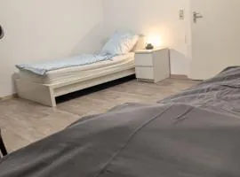 Einzelzimmer mit 2 Betten& Gemeinschaftsbad