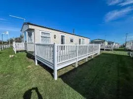 Great 8 Berth Caravan With Decking Area, Near To Caister Beach Ref 65054Eb