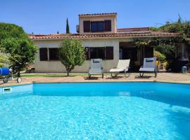 Villa le Clos Ferté au Lavandou, hotel v destinaci Le Lavandou
