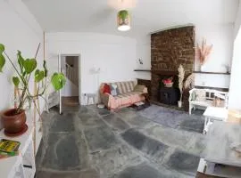 Charming three bedroom house with a walled garden