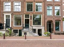 Charming souterrain studio at Bloemgracht 30
