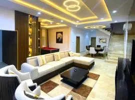 Luxury 5-Bedroom Shortlet in Lekki - Family Staycation, Team Bonding and Corperate Hangouts