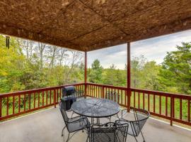 Hillside Home 5 Mi to the Ark in Williamstown!, hotel in Corinth