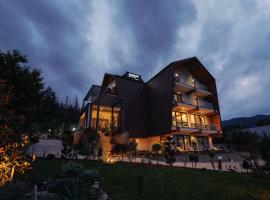 Ikabane, hotel com piscinas em Agapia