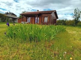 Le chalet - Perigord Vert, hotel in La Rivarie