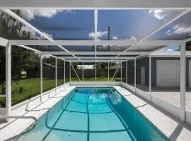 Relaxing Pool Side - Near Fairgrounds