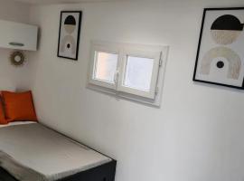 Studio cosy, hotel i Moissy-Cramayel