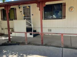 Two Rooms for the Balloon Fiesta, hotel v destinaci Albuquerque