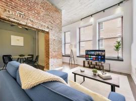 1 BR Downtown Pittsburgh with Best Roof Top View, Hotel in Pittsburgh