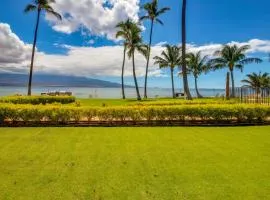 Oceanfront Maui Condo with Pool, Walk to Aquarium!