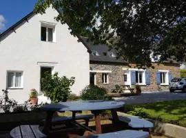 Chambre privée à la campagne avec deux lits doubles petit déjeuner inclus
