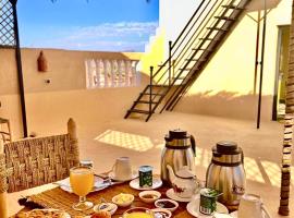 Riad Dar Sahara - Panoramic Rooftop, hostel in Nkob