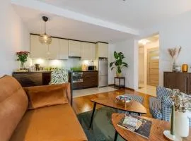 BATOREGO FLATS No 13 Pszczyna - Walk to Castle - Apartment with Parking, Balcony, Elevator, Fast WiFi
