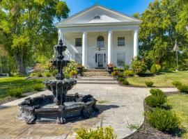 Near Lake Erie, Harbor and Parks Conneaut Getaway!, hotel in Conneaut
