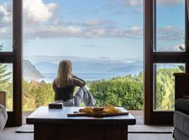 Muirs Reef Lodge Kinloch holiday home Lake Taupo