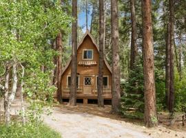 Hotevilla A-Frame Cabin with Wi-Fi & Pine Tree Views, hotel di Flagstaff
