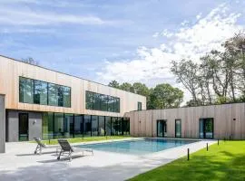 Blue Jay Villa by Rove - Family Home with Heated Pool Sauna & Gym