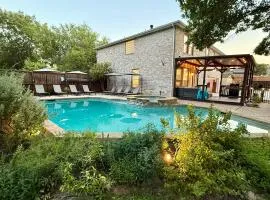 Heated Pool & Spa Mini Golf Bowling Game Room perfect for family