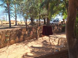 Suítes Recanto das Flores 2、ピレノポリスのキャンプ場