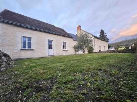 Grande maison conviviale proche de Tours, hotel in Hommes