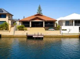 Panda Living canal house