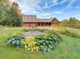Cozy Log Cabin Near Mt Snow Views, Modern Comfort