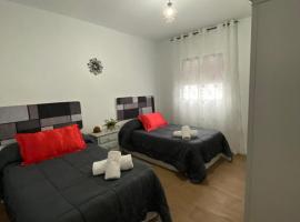 Casa Rural Maria con Chimenea,muy cerca de Sierra Nevada 15-20 minutos en coche,10 minutos ha Granada, Landhaus in Pinos Genil