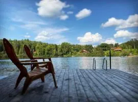 Relax On the Lake Waterfront with Hot Tub