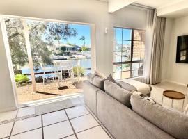 Mooloolaba Coastal Canal Villa, вилла в городе Мулулаба