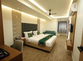 Hotel Heaven Blue, hotel en Rajkot