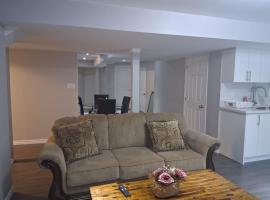 Beautiful&Spacious 2 Bedroom Basement Family Suite, hotel in Bradford