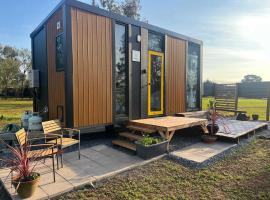 D&L Cottage by Tiny Away, κάμπινγκ πολυτελείας σε Munno para Downs