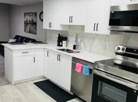 Modern 2-bed 1-bath Suite