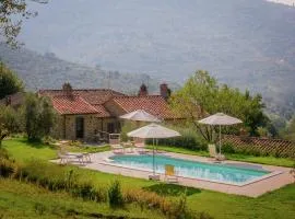 Villa in Cortona with Pool and Val di Chiana View